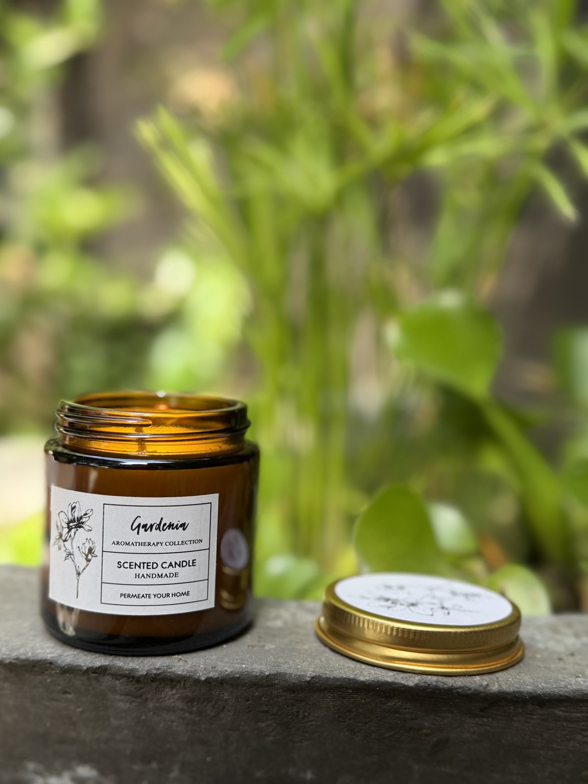 Vela tapa dorada aromática