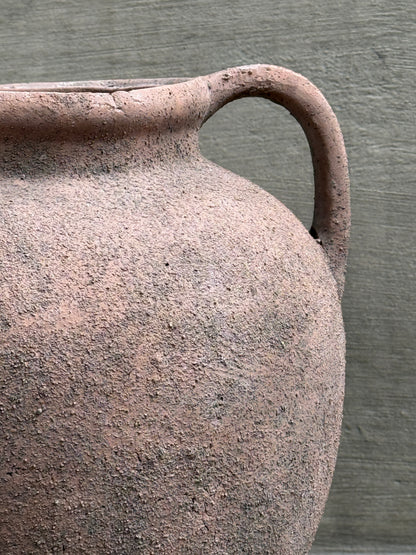 Jarrón de terracota con asa