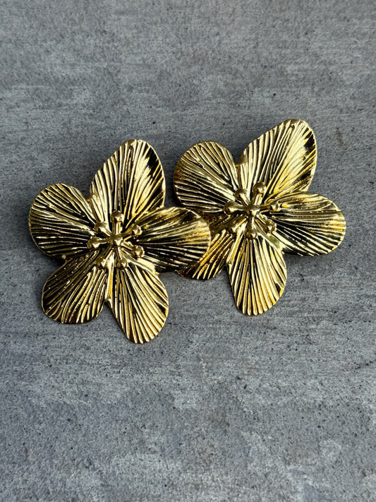Aros de flor dorados