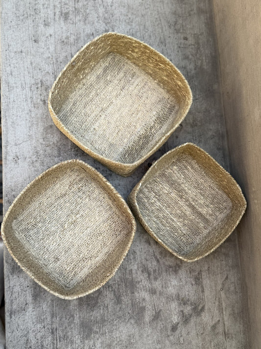 Canasto fibra natural — M · 22 × 22 cm